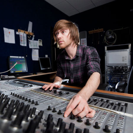 Microfones Condensadores Behringer C-2 Pareados - Padrão Cardióide e Diafragma de Baixo Peso para Gravação Estéreo - Microfones