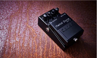 Pedal de Distortion Boss MT-2 / MT-2W Metal Zone - Pedais