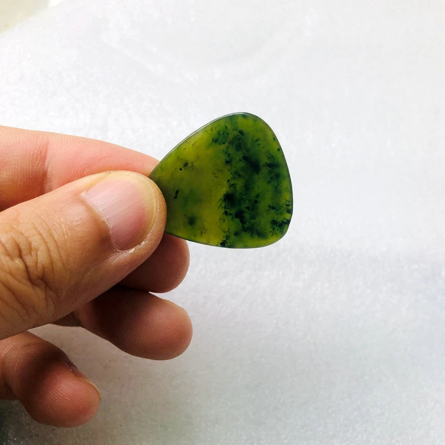 Palheta de Guitarra de Pedra Natural Nepherite Escura - Cristal de Pedra, med 27x31x2.8mm - Acessórios cordas
