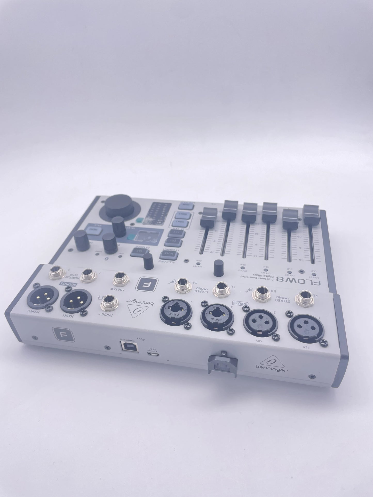 Mixer Digital 8 canais BEHRINGER Flow 8 - 8 Entradas, 2 Processadores de Efeitos e Interface USB/Áudio para Controle Remoto via Bluetooth - Mixers