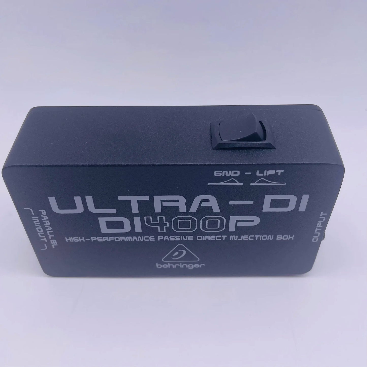 Direct box Behringer Ultra-DI DI400P - Multiuso para Aplicações em Palco e Estúdio - Perifericos