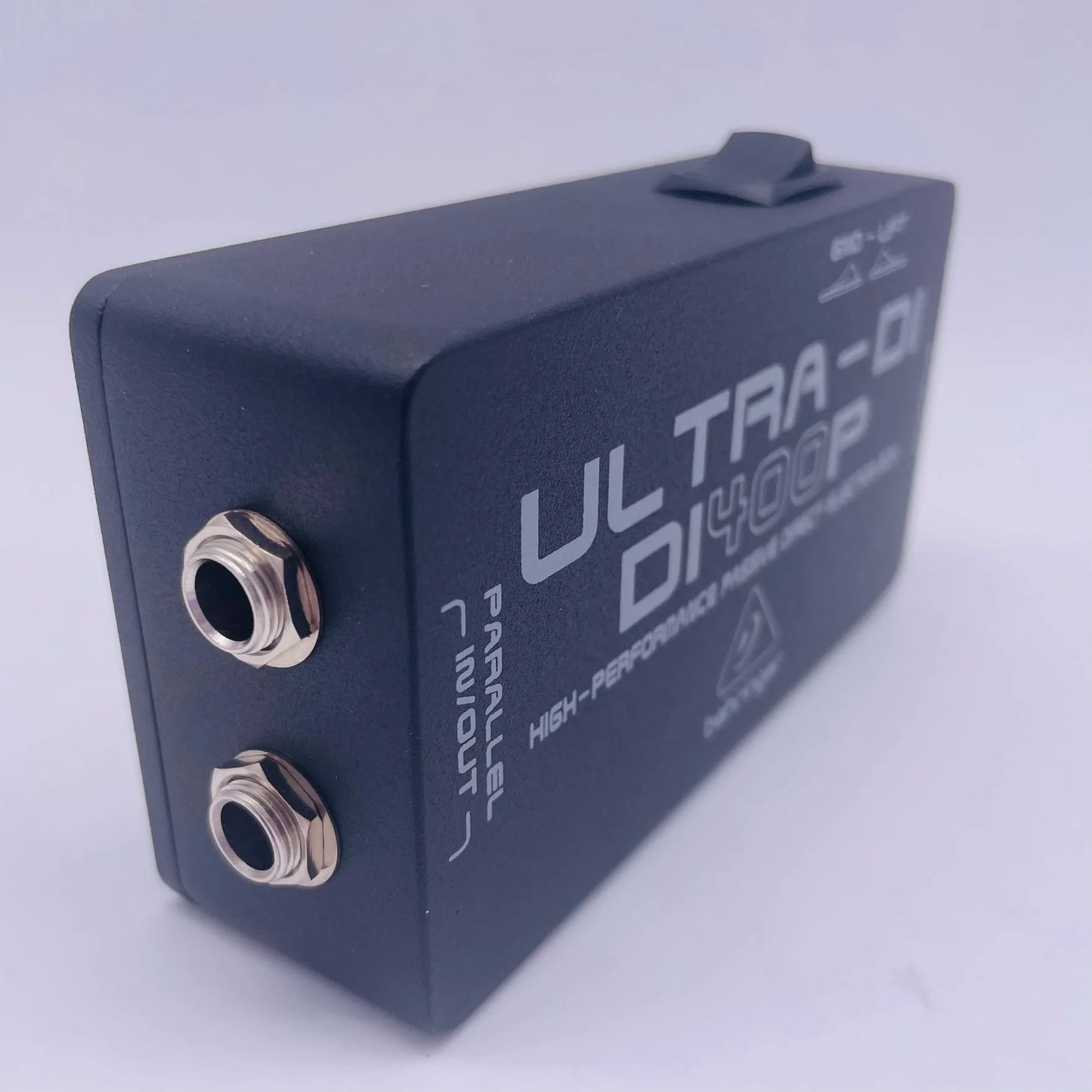 Direct box Behringer Ultra-DI DI400P - Multiuso para Aplicações em Palco e Estúdio - Perifericos