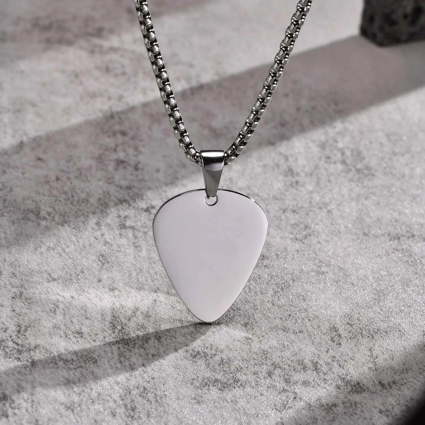 Colar com Pingente de Palheta de Guitarra Vnox - Pingente em Aço Inoxidável - Acessórios cordas