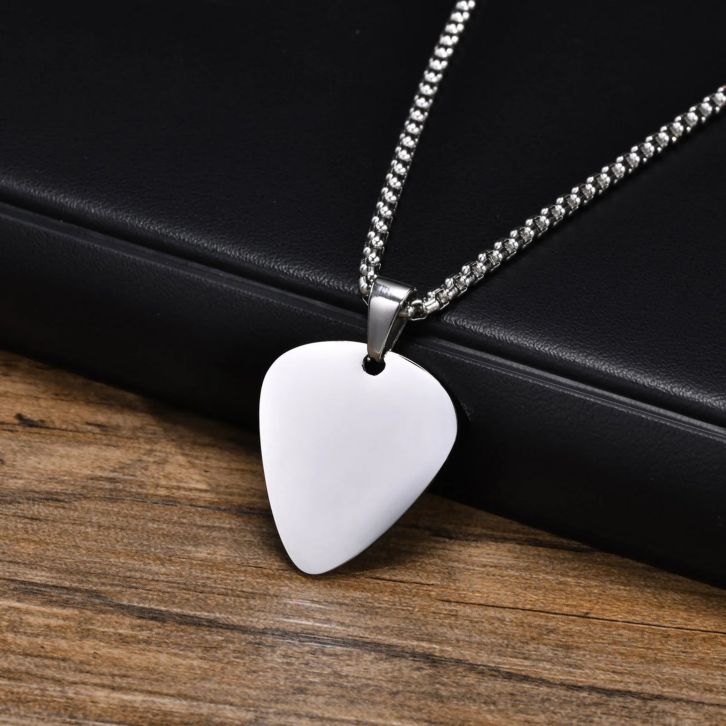 Colar com Pingente de Palheta de Guitarra Vnox - Pingente em Aço Inoxidável - Acessórios cordas