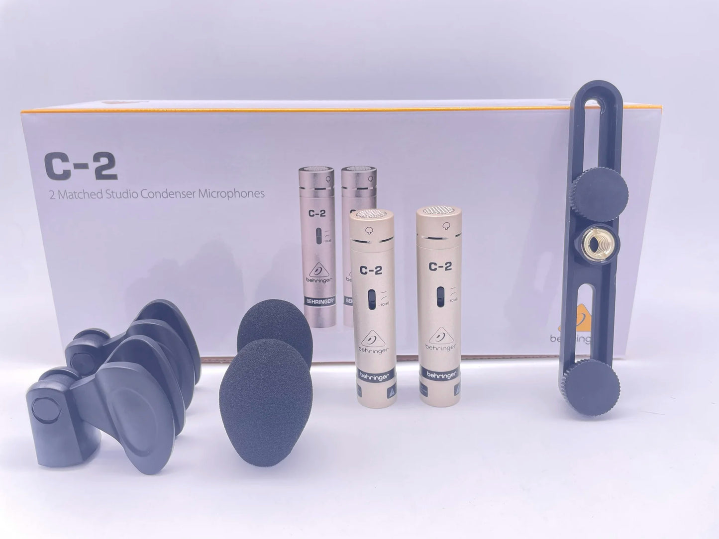 Microfones Condensadores Behringer C-2 Pareados - Padrão Cardióide e Diafragma de Baixo Peso para Gravação Estéreo - Microfones