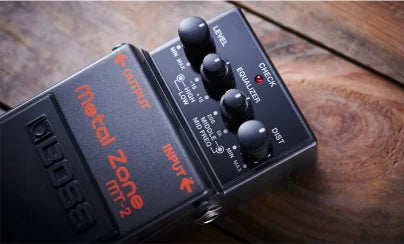Pedal de Distortion Boss MT-2 / MT-2W Metal Zone - Pedais