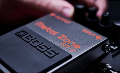 Pedal de Distortion Boss MT-2 / MT-2W Metal Zone - Pedais