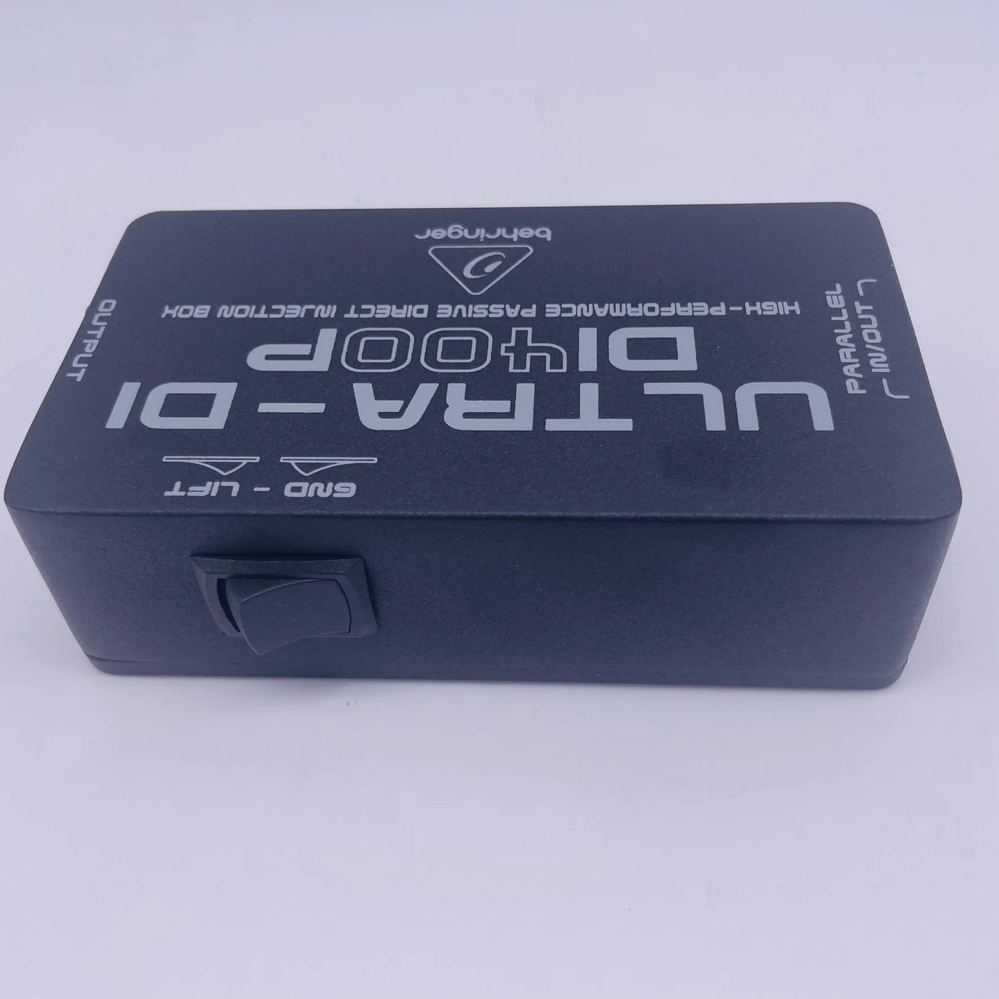 Direct box Behringer Ultra-DI DI400P - Multiuso para Aplicações em Palco e Estúdio - Perifericos